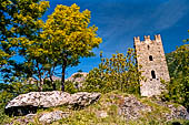 Il castello di Champorcher (Val d'Aosta), noto anche come torre dei Signori di Bard o torre di Champorcher
